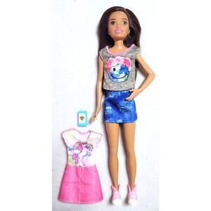 Skipper Babysitter Doll Brunette Brown Eyes FHY92 Beauty Mark Clothes Shoes Cell